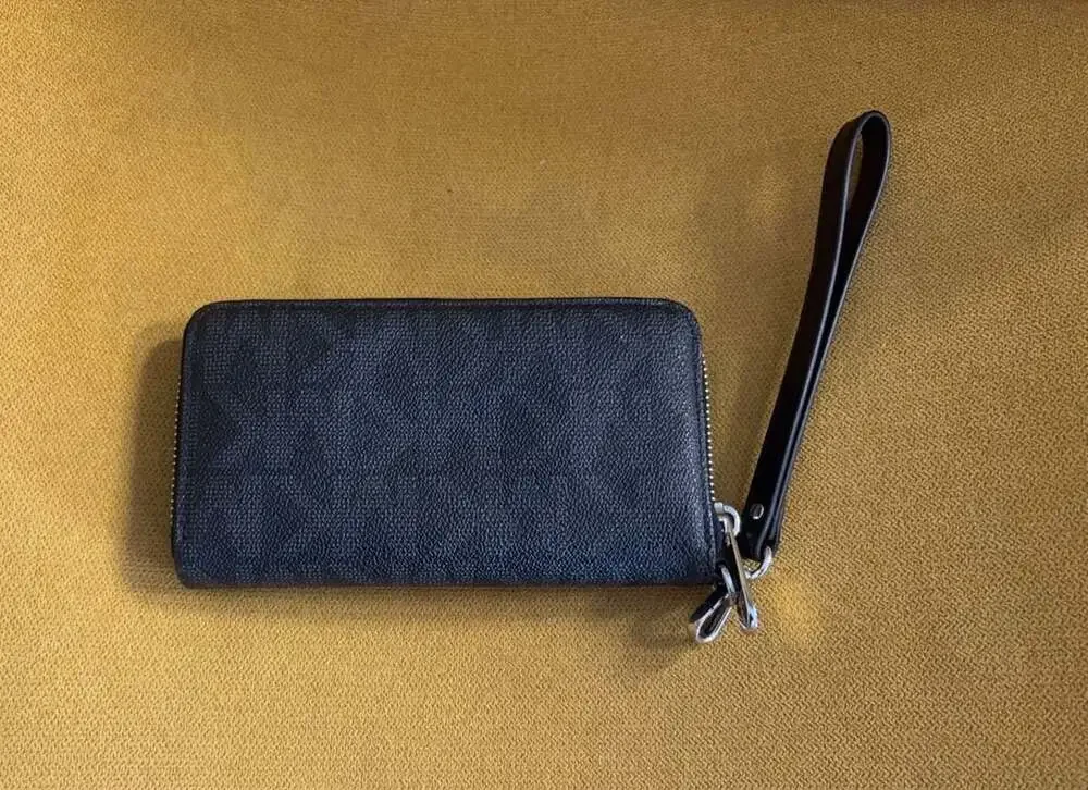 Michael Kors Women's Jet Set Travel Logo Continental Leather Wallet Baguette - B